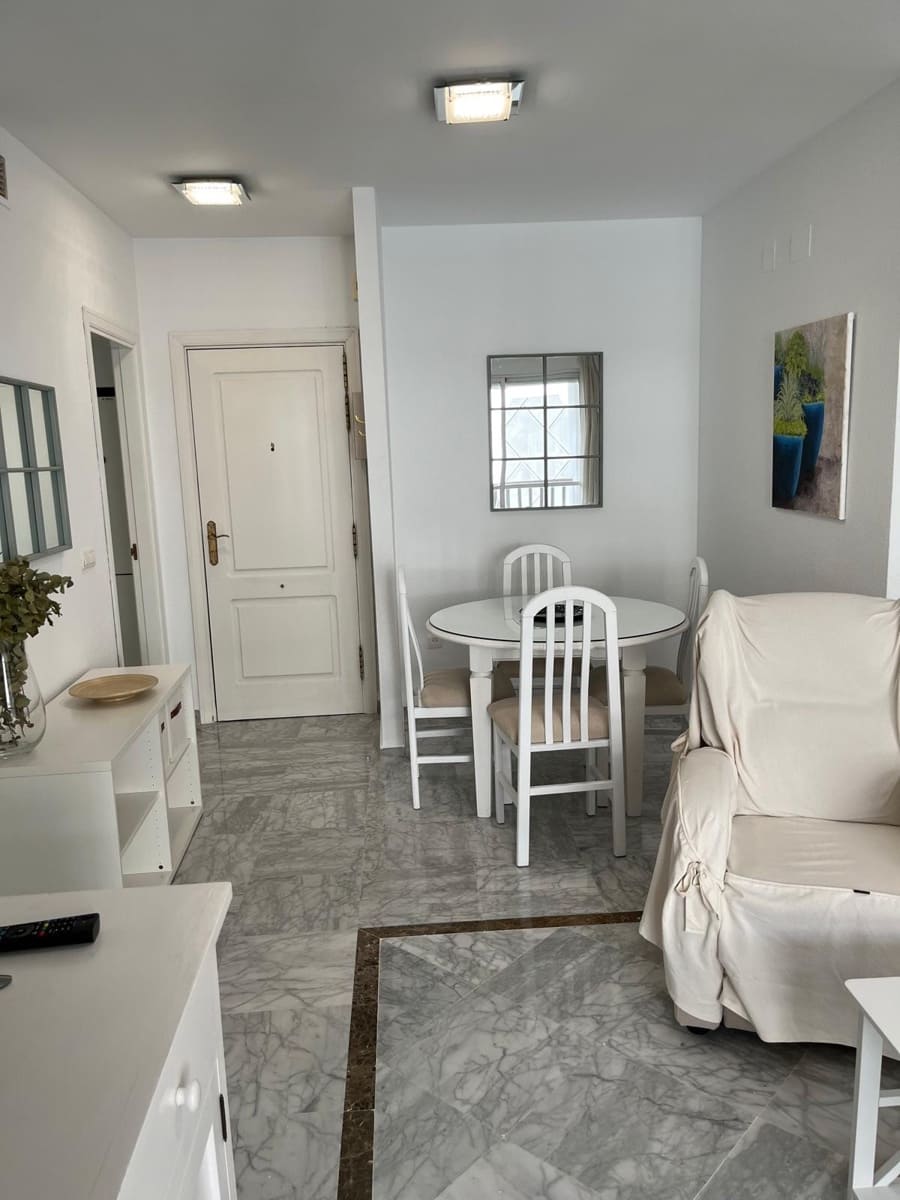 2 soverom Leilighet til leie i Marbella med svømmebasseng garasje - € 1 750 (Ref: 9326209)