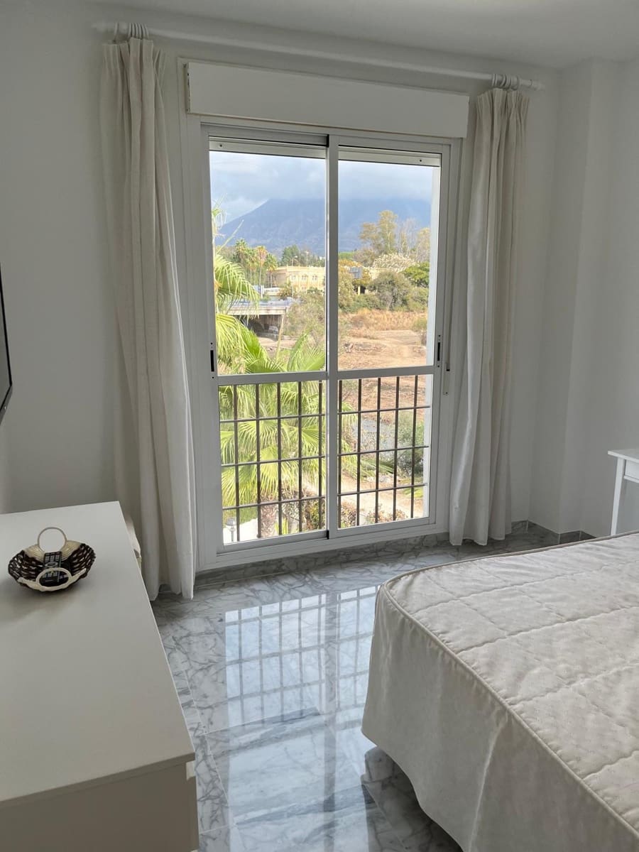 2 soverom Leilighet til leie i Marbella med svømmebasseng garasje - € 1 750 (Ref: 9326209)