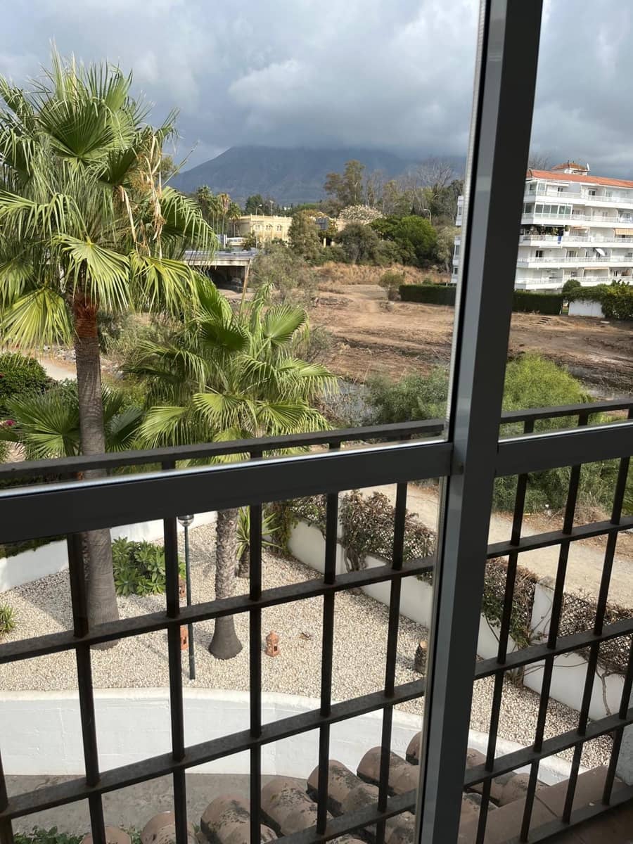 2 soverom Leilighet til leie i Marbella med svømmebasseng garasje - € 1 750 (Ref: 9326209)