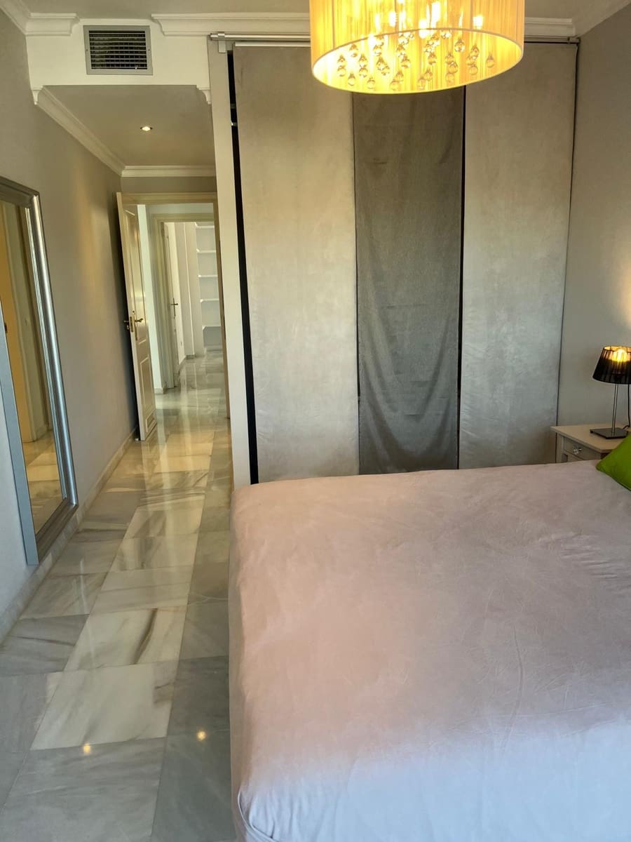 2 soverom Leilighet til leie i Marbella med svømmebasseng garasje - € 2 050 (Ref: 9330368)