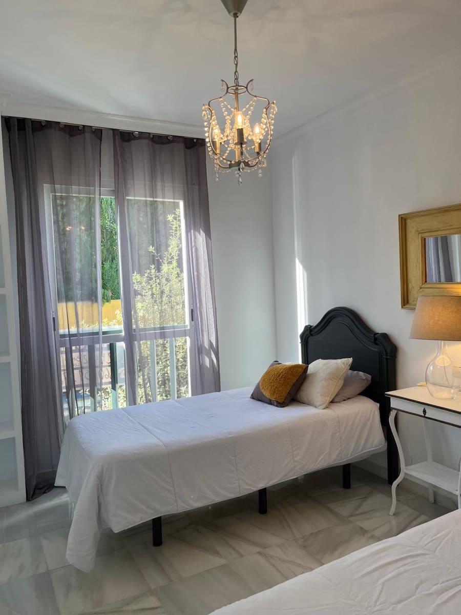 2 soverom Leilighet til leie i Marbella med svømmebasseng garasje - € 2 050 (Ref: 9330368)