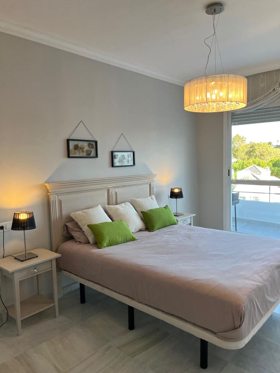 2 soverom Leilighet til leie i Marbella med svømmebasseng garasje - € 2 050 (Ref: 9330368)