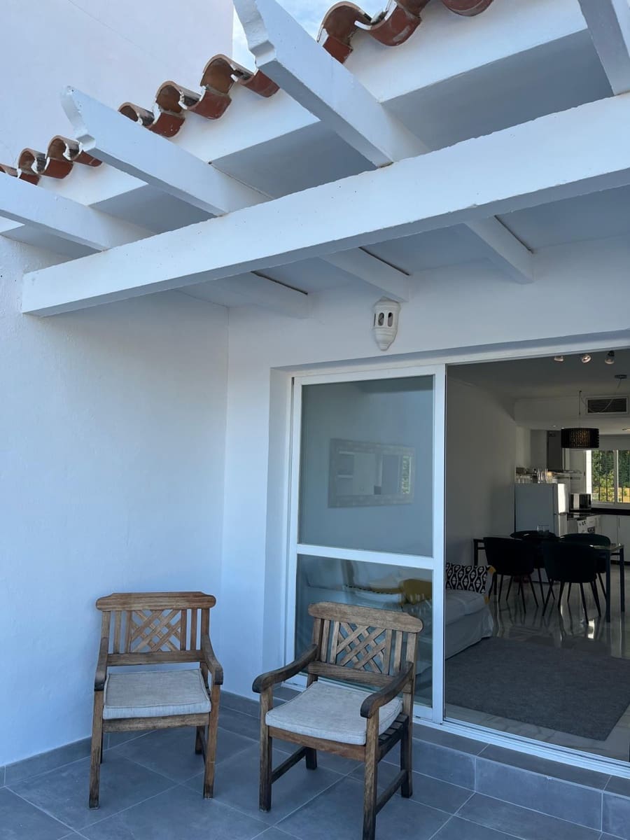 2 soverom Leilighet til leie i Marbella med svømmebasseng garasje - € 2 050 (Ref: 9330368)