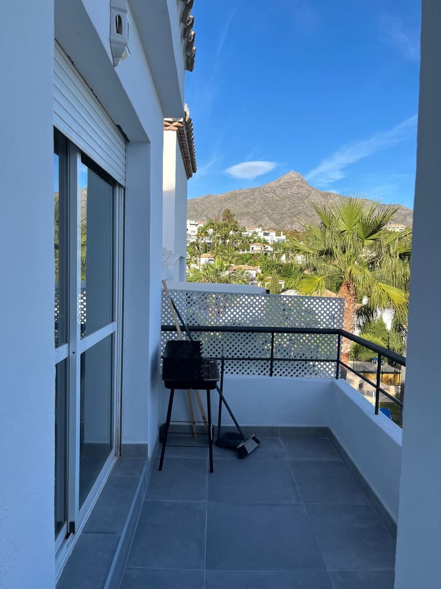 2 soverom Leilighet til leie i Marbella med svømmebasseng garasje - € 2 050 (Ref: 9330368)