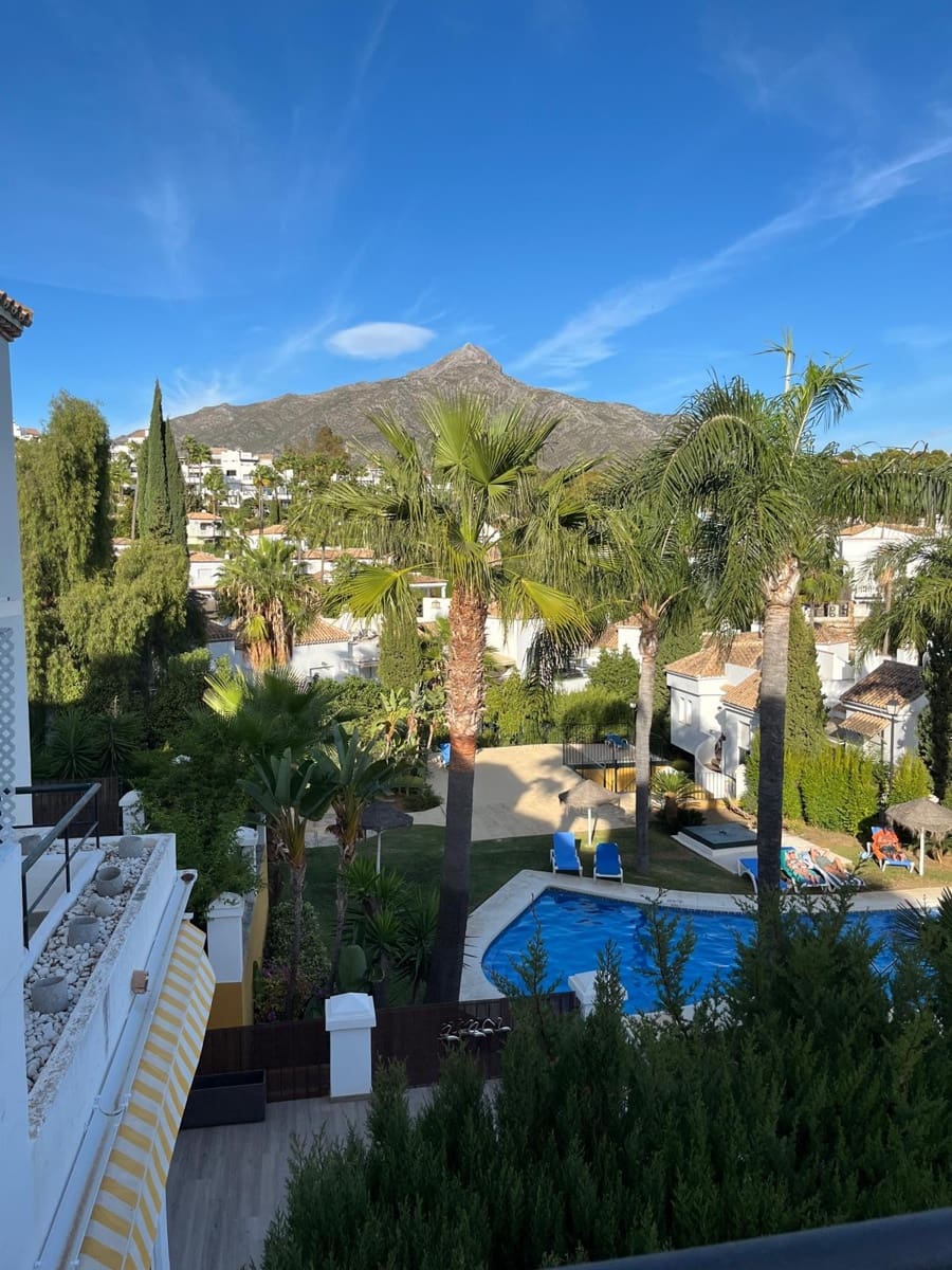 2 soverom Leilighet til leie i Marbella med svømmebasseng garasje - € 2 050 (Ref: 9330368)