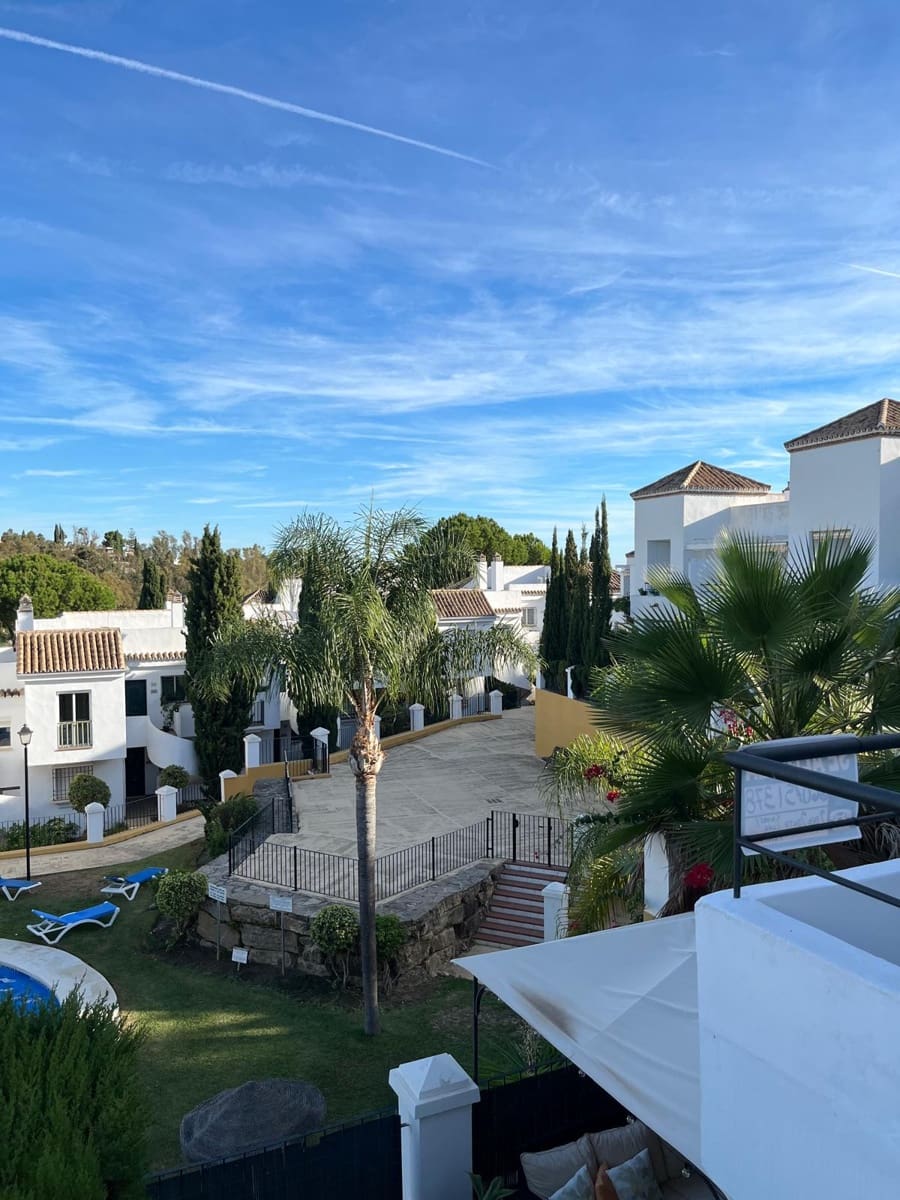 2 soverom Leilighet til leie i Marbella med svømmebasseng garasje - € 2 050 (Ref: 9330368)