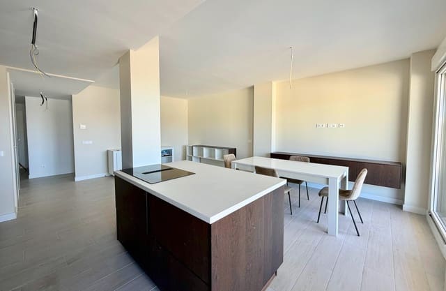 Apartamento de 3 habitaciones en Zona Calvario, Estepona en venta con piscina garaje - 475.000 € (Ref: 9334575)
