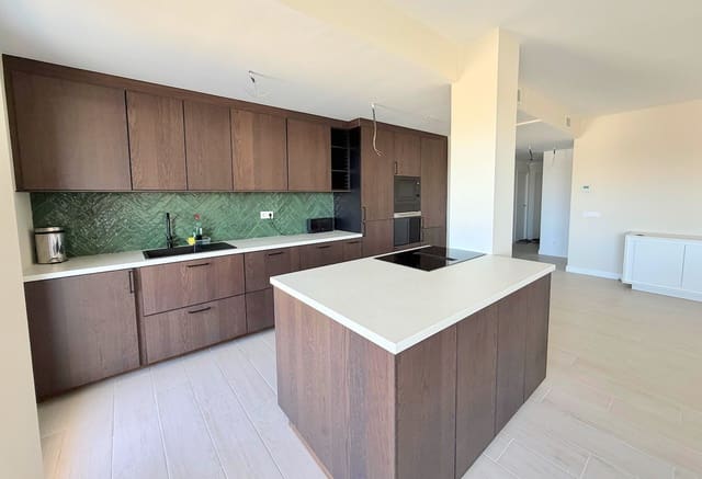 Apartamento de 3 habitaciones en Zona Calvario, Estepona en venta con piscina garaje - 475.000 € (Ref: 9334575)