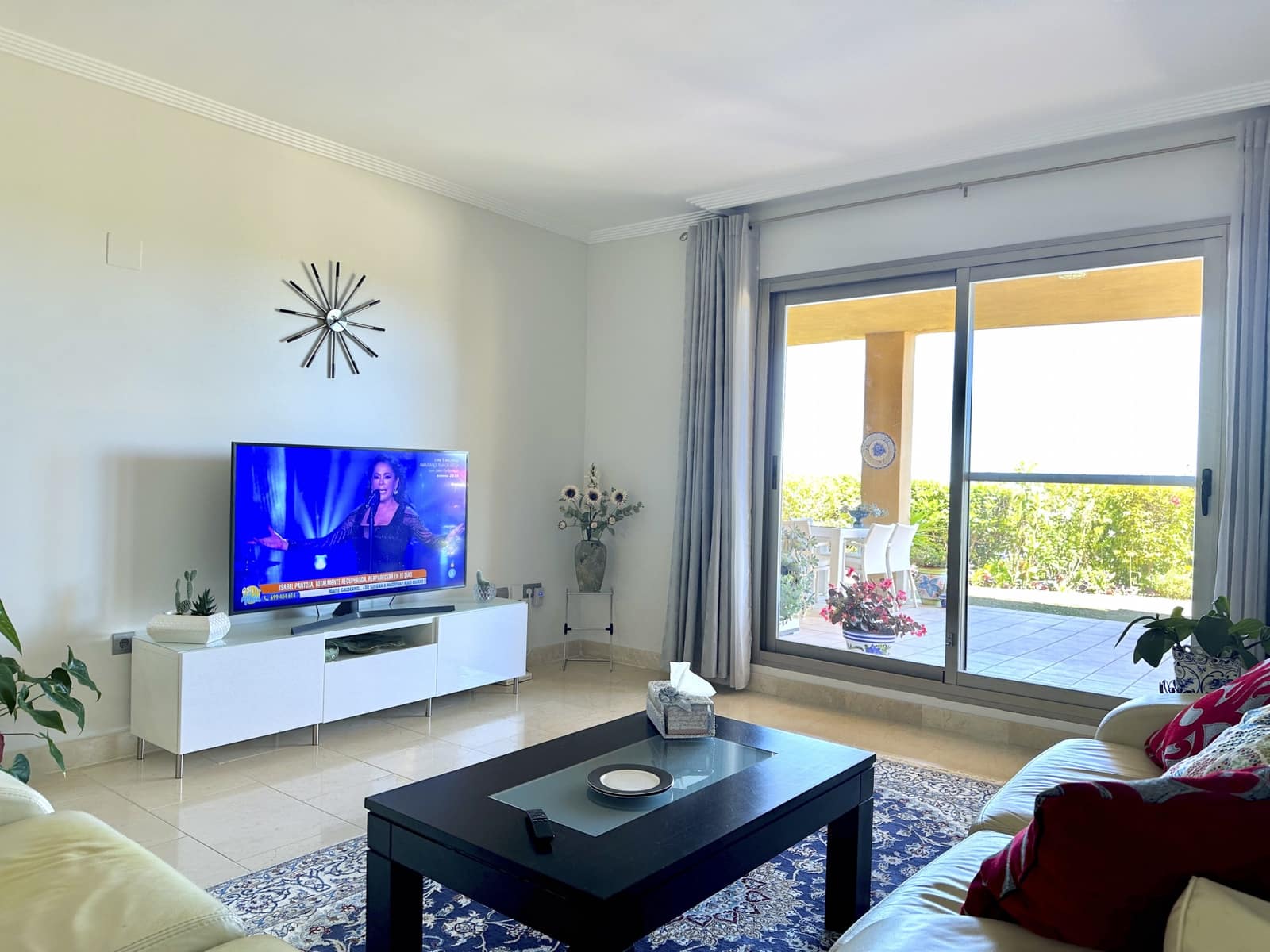 Apartamento de 2 habitaciones en Estepona en venta con piscina garaje - 349.000 € (Ref: 9337768)