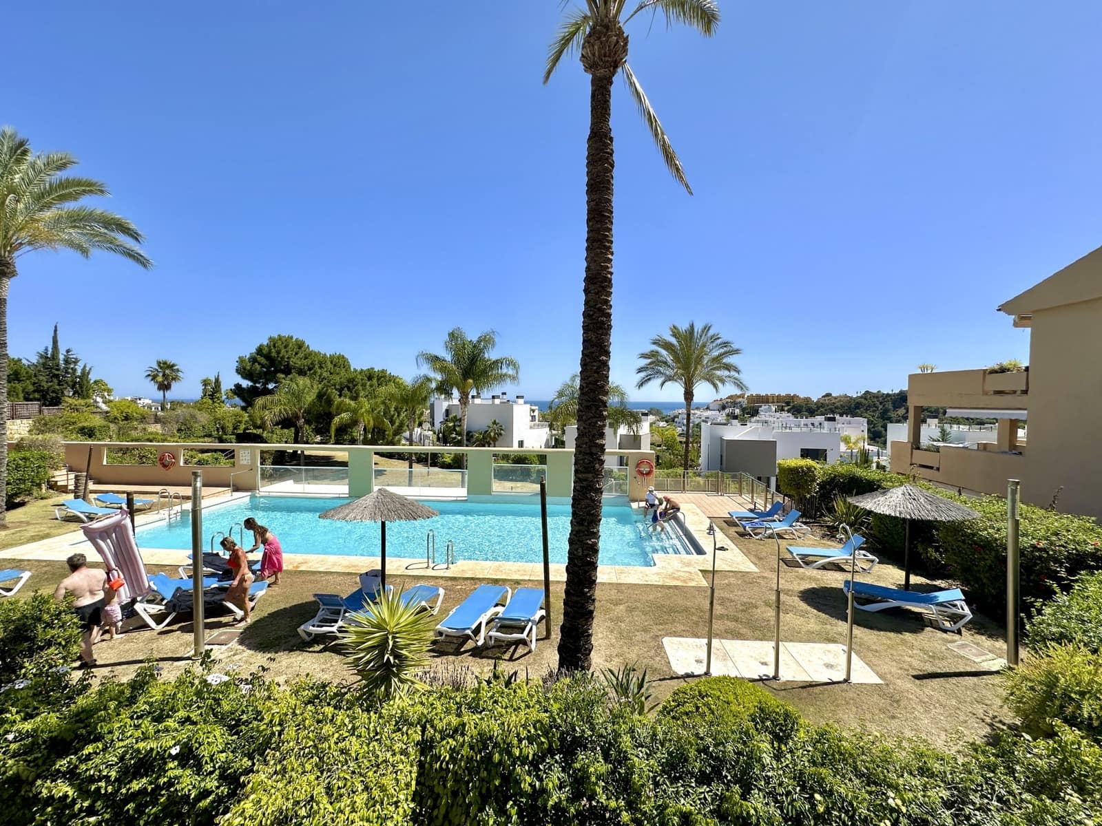 Apartamento de 2 habitaciones en Estepona en venta con piscina garaje - 349.000 € (Ref: 9337768)