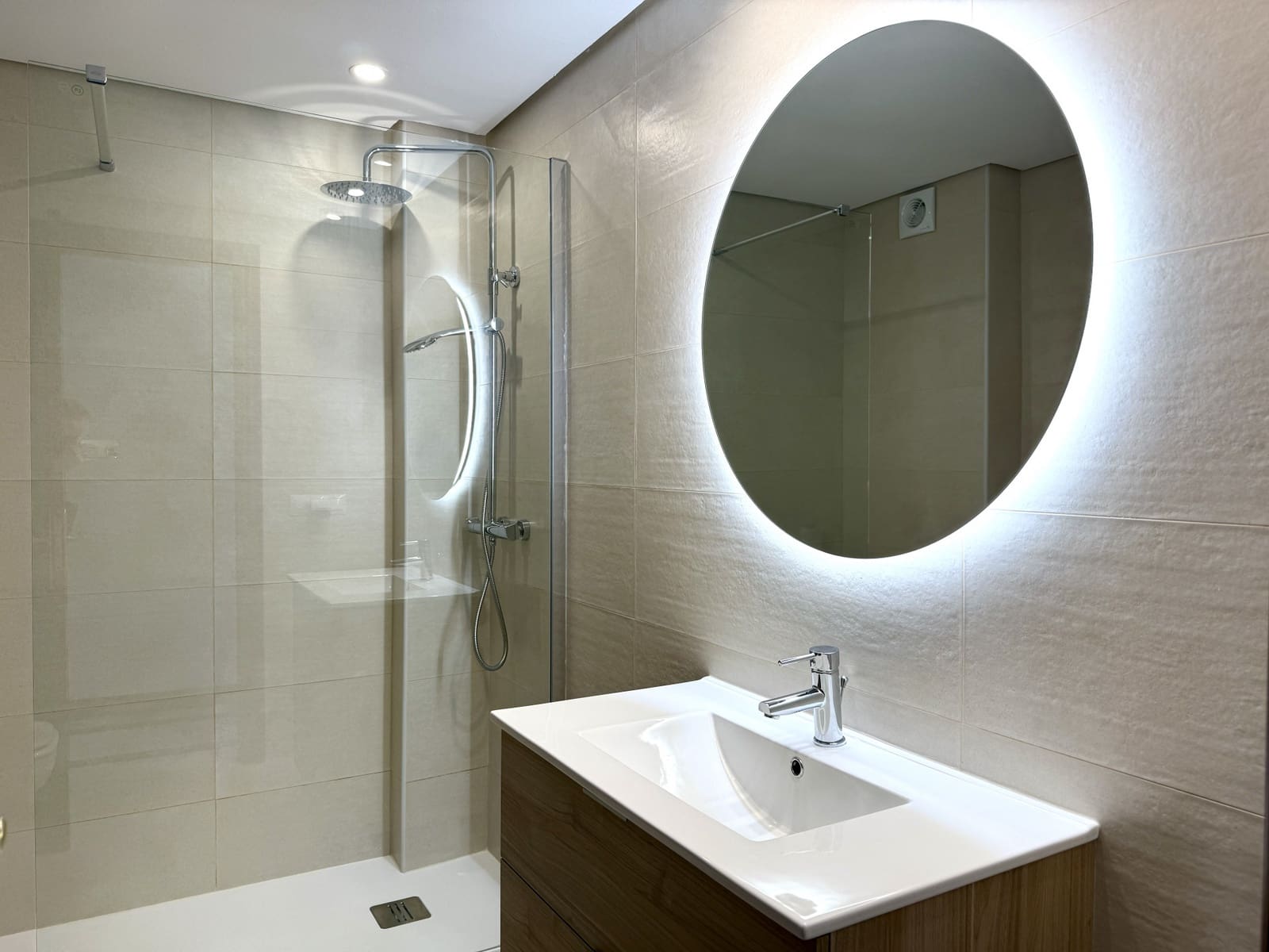 Apartamento de 4 habitaciones en Estepona en alquiler con garaje - 2.835 € (Ref: 9378891)