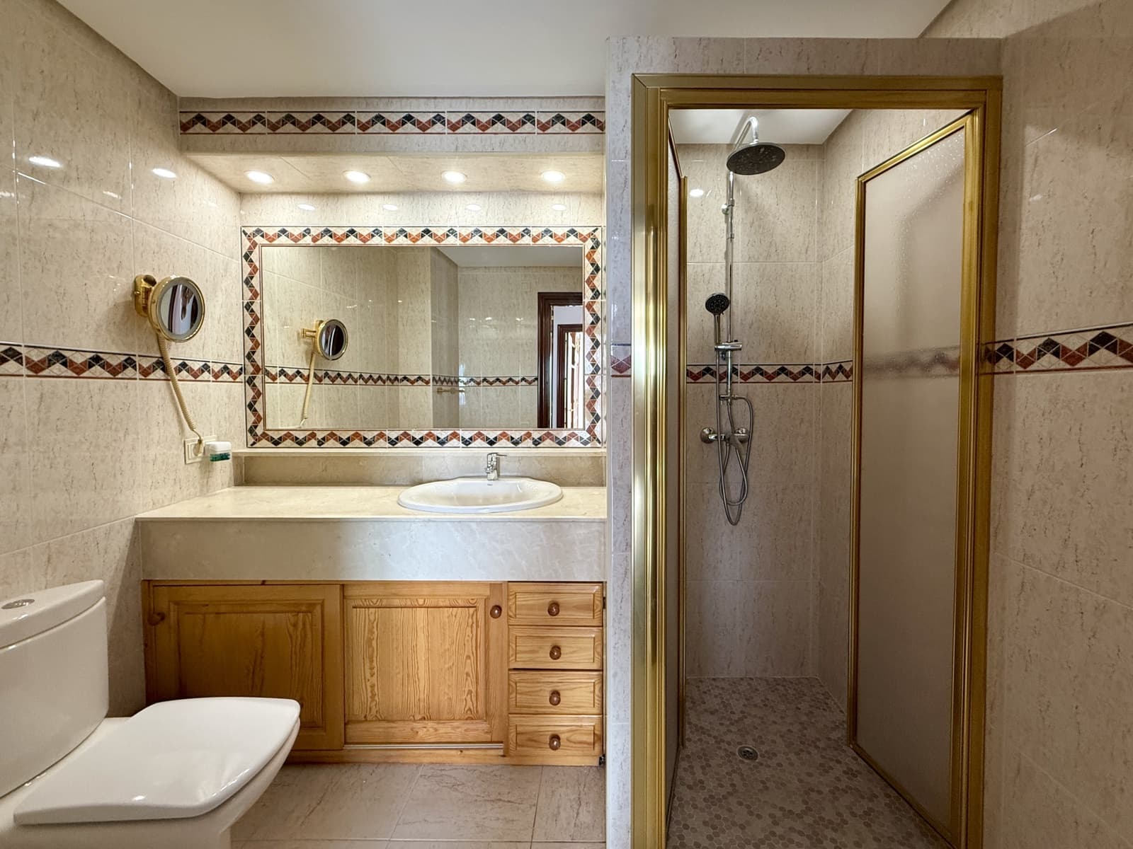 Apartamento de 4 habitaciones en Estepona en alquiler con garaje - 2.835 € (Ref: 9378891)