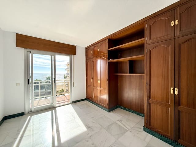 Apartamento de 4 habitaciones en Centro, Estepona en alquiler con garaje - 2.835 € (Ref: 9378891)