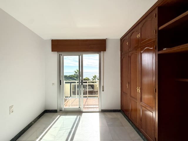 Apartamento de 4 habitaciones en Centro, Estepona en alquiler con garaje - 2.835 € (Ref: 9378891)