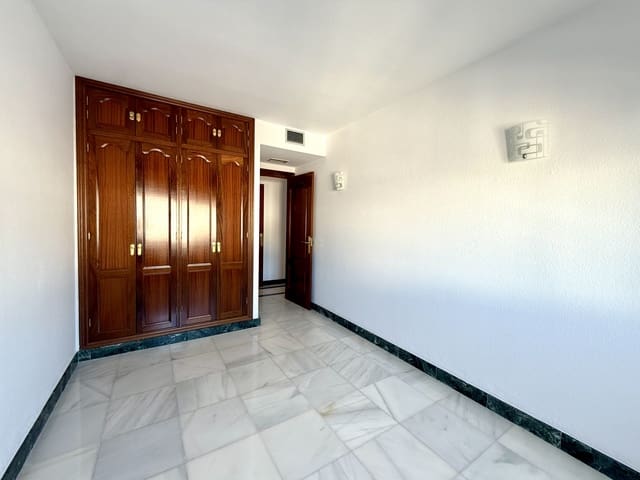 Apartamento de 4 habitaciones en Centro, Estepona en alquiler con garaje - 2.835 € (Ref: 9378891)