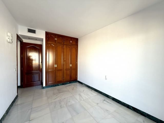 Apartamento de 4 habitaciones en Centro, Estepona en alquiler con garaje - 2.835 € (Ref: 9378891)