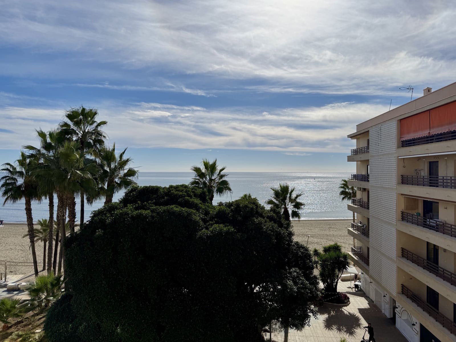 Apartamento de 4 habitaciones en Estepona en alquiler con garaje - 2.835 € (Ref: 9378891)
