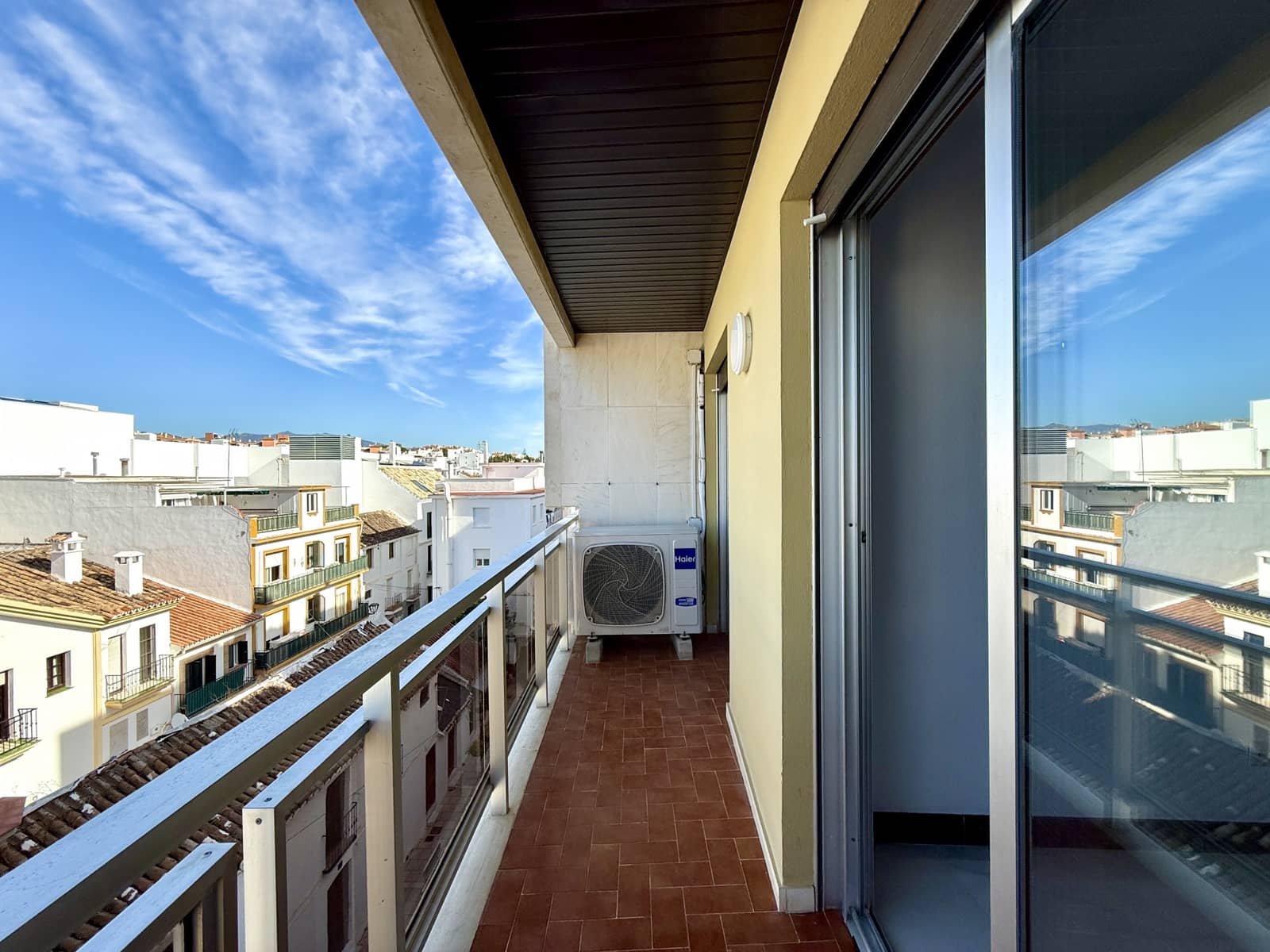 Apartamento de 4 habitaciones en Estepona en alquiler con garaje - 2.835 € (Ref: 9378891)