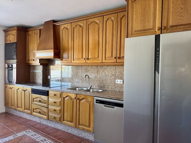 Apartamento de 4 habitaciones en Centro, Estepona en alquiler con garaje - 2.835 € (Ref: 9378891)