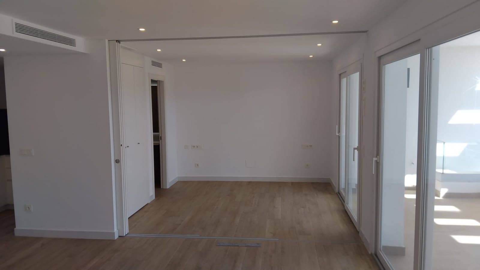 2 sypialnia Apartament na sprzedaż w Casares z basenem garażem - 335 000 € (Ref: 9387709)