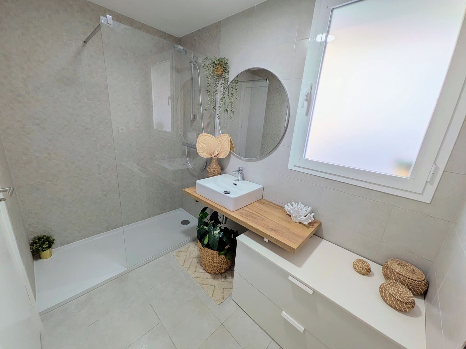 3 sypialnia Penthouse na sprzedaż w Estepona z basenem garażem - 729 000 € (Ref: 9398280)
