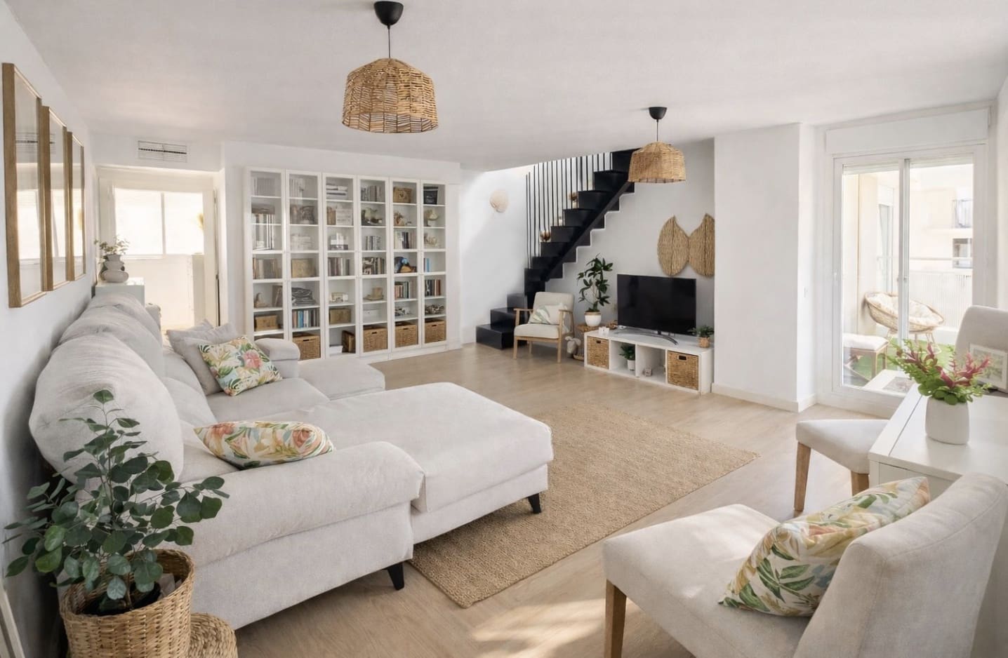 3 sypialnia Penthouse na sprzedaż w Estepona z basenem garażem - 729 000 € (Ref: 9398280)