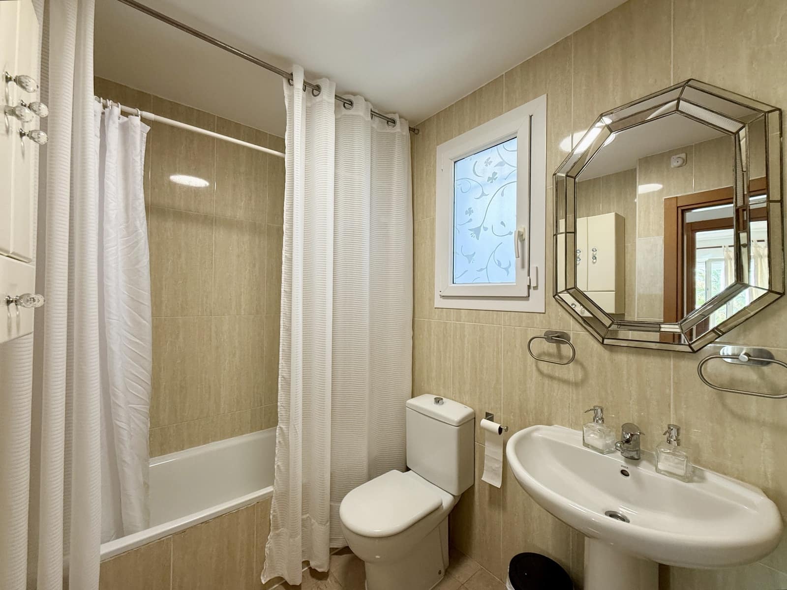 1 soverom Leilighet til leie i San Luis de Sabinillas med svømmebasseng garasje - € 956 (Ref: 9398281)