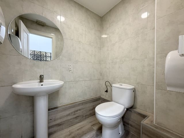 Ravintola/baari vuokrattavana paikassa San Luis de Sabinillas, Manilva - 1 300 € (Ref: 9410780)