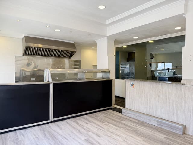 Ravintola/baari vuokrattavana paikassa San Luis de Sabinillas, Manilva - 1 300 € (Ref: 9410780)