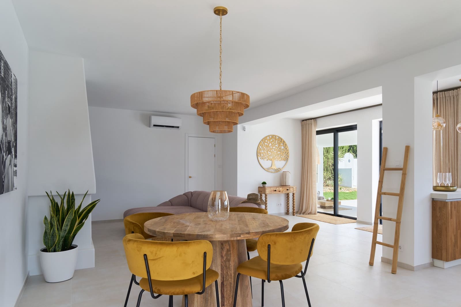 3 bedroom Villa for sale in Estepona with pool garage - € 1,495,000 (Ref: 9410784)