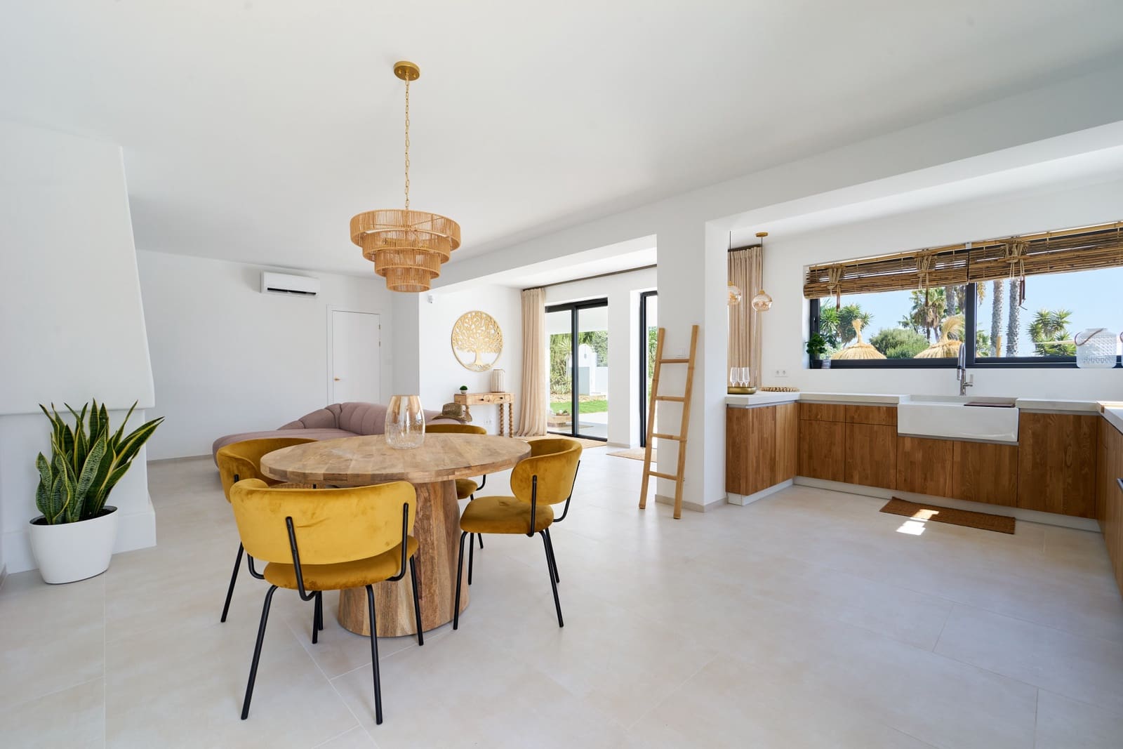 3 bedroom Villa for sale in Estepona with pool garage - € 1,495,000 (Ref: 9410784)