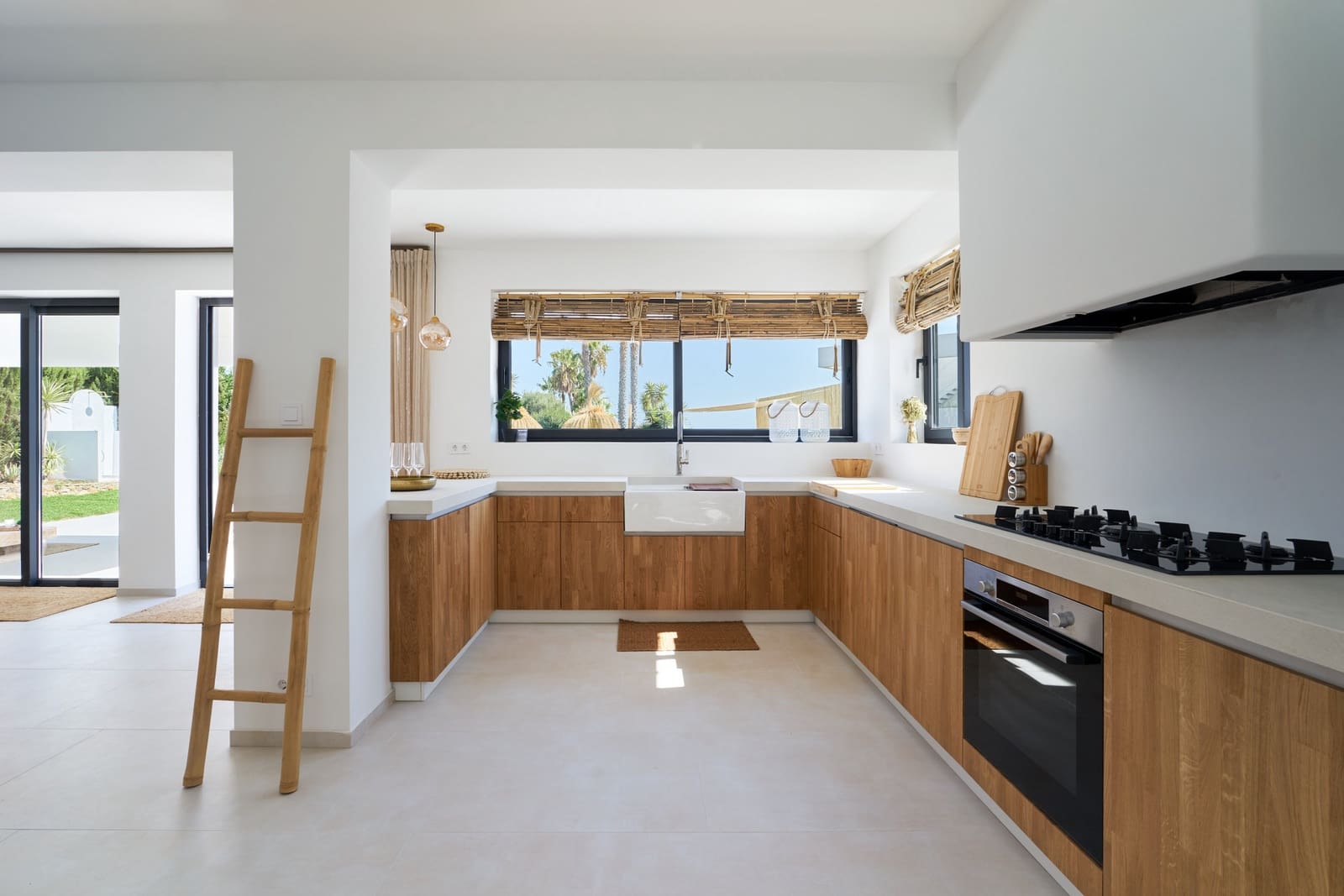 3 bedroom Villa for sale in Estepona with pool garage - € 1,495,000 (Ref: 9410784)