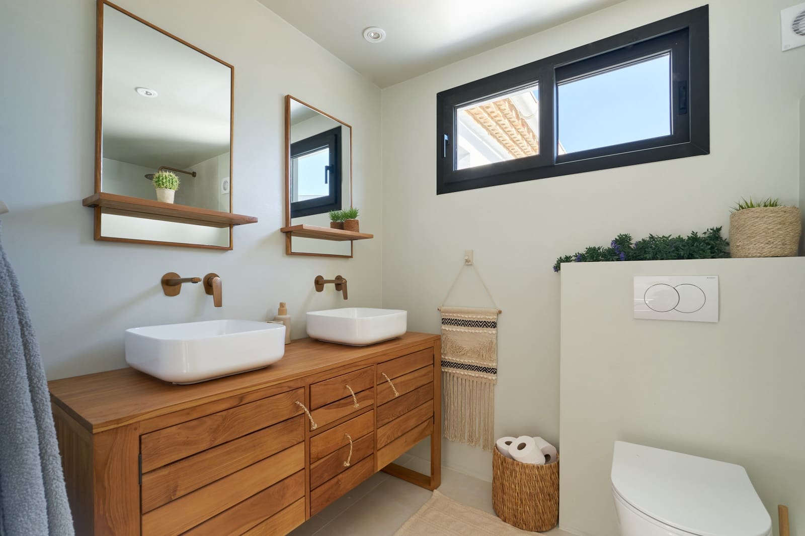 3 bedroom Villa for sale in Estepona with pool garage - € 1,495,000 (Ref: 9410784)