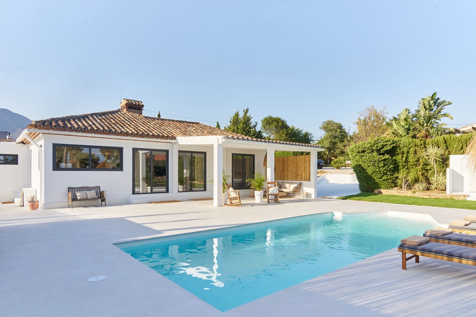 3 bedroom Villa for sale in Estepona with pool garage - € 1,495,000 (Ref: 9410784)