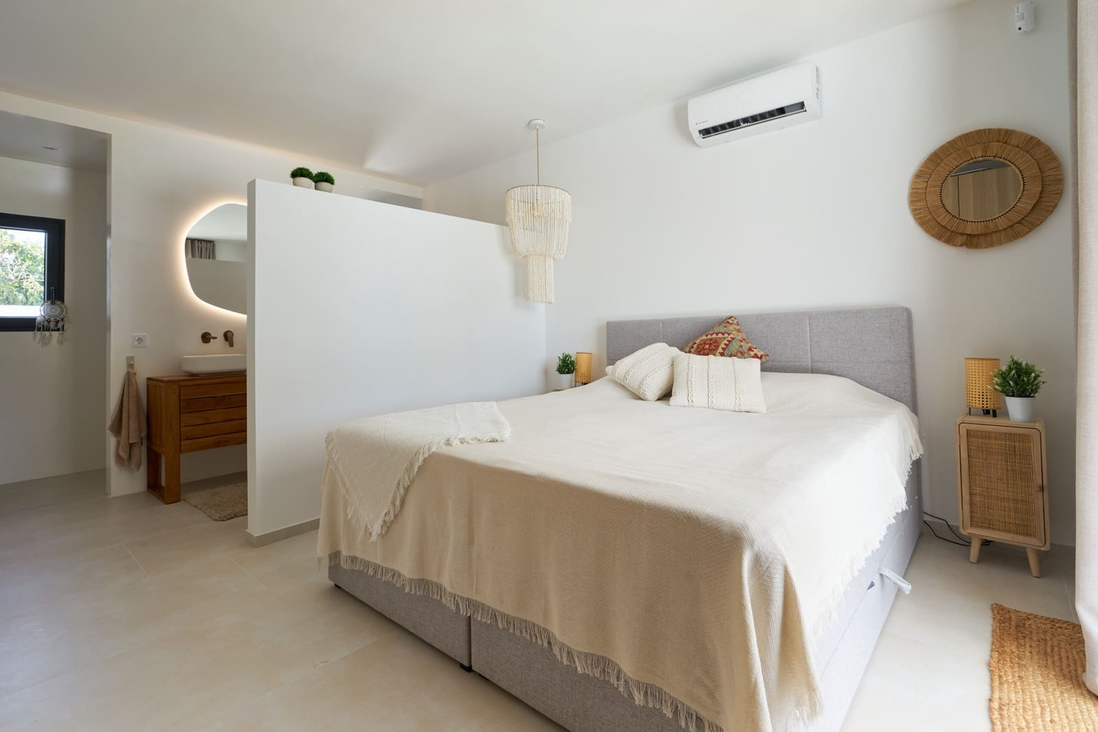 3 bedroom Villa for sale in Estepona with pool garage - € 1,495,000 (Ref: 9410784)