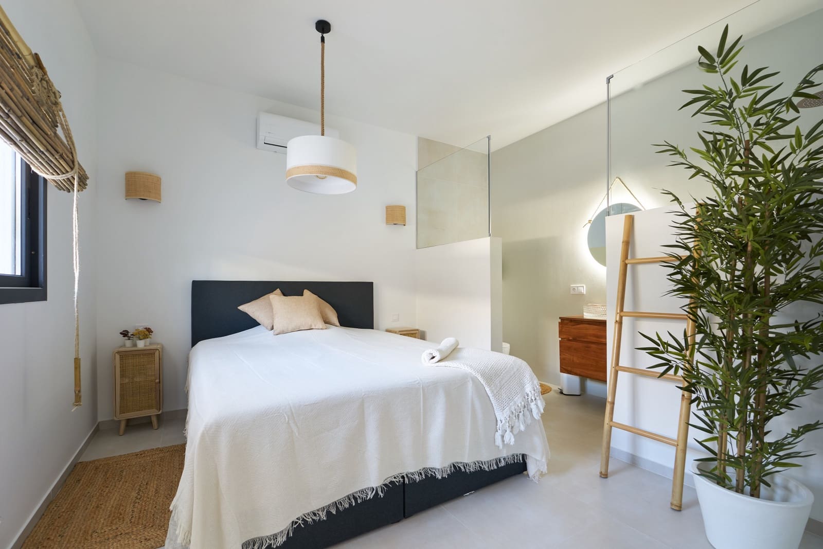 3 bedroom Villa for sale in Estepona with pool garage - € 1,495,000 (Ref: 9410784)