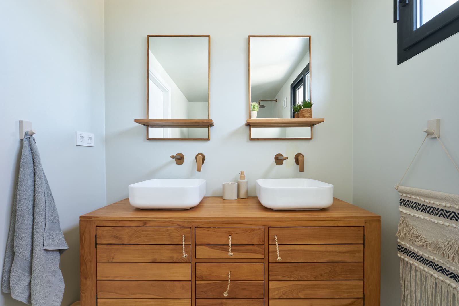 3 bedroom Villa for sale in Estepona with pool garage - € 1,495,000 (Ref: 9410784)