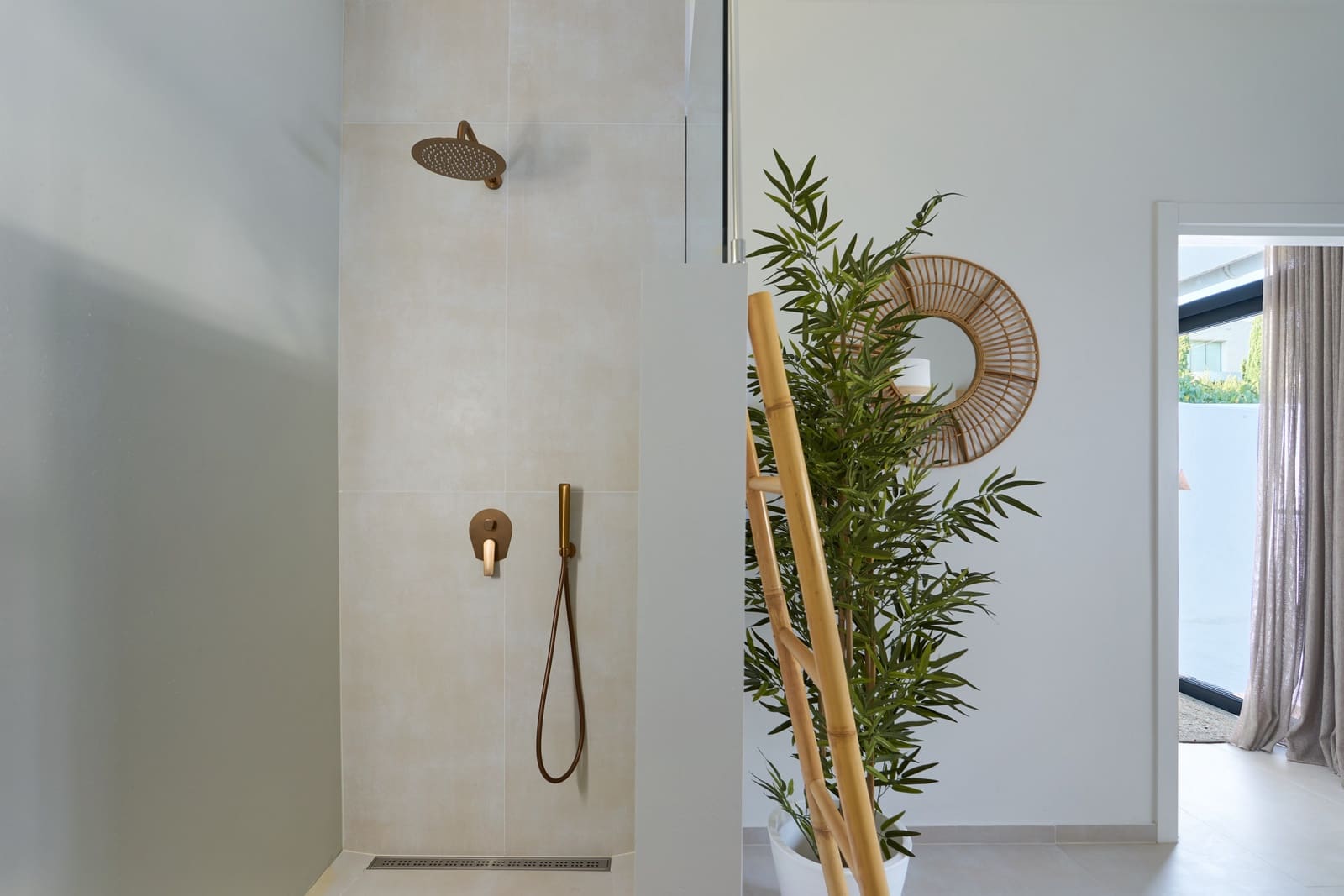 3 bedroom Villa for sale in Estepona with pool garage - € 1,495,000 (Ref: 9410784)