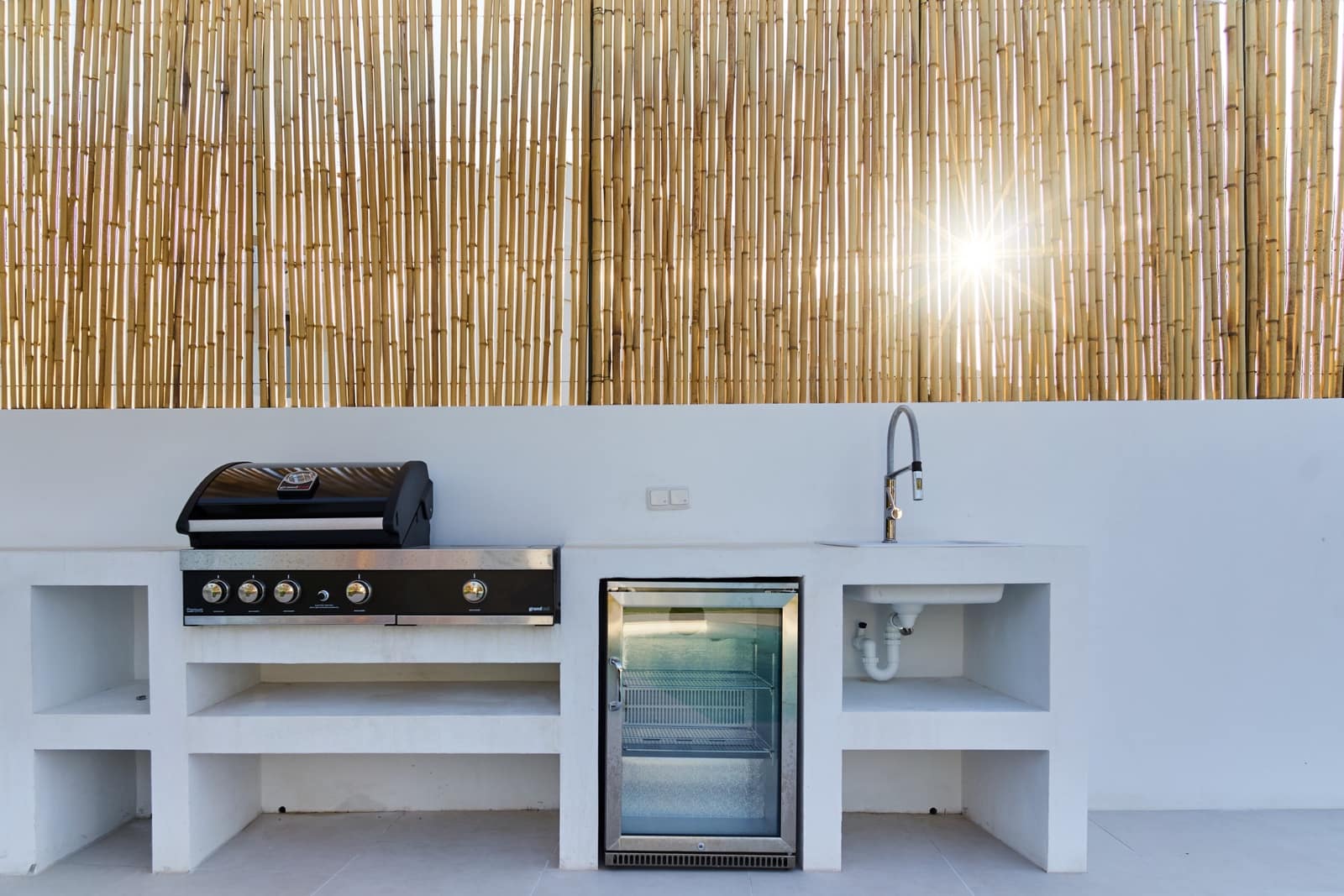 3 bedroom Villa for sale in Estepona with pool garage - € 1,495,000 (Ref: 9410784)