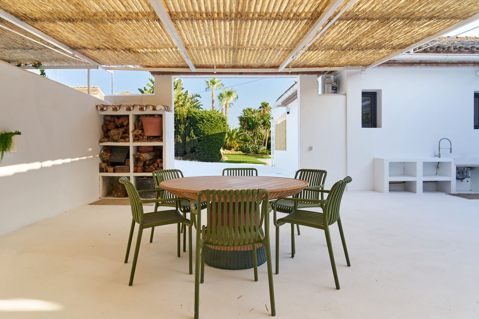 3 bedroom Villa for sale in Estepona with pool garage - € 1,495,000 (Ref: 9410784)