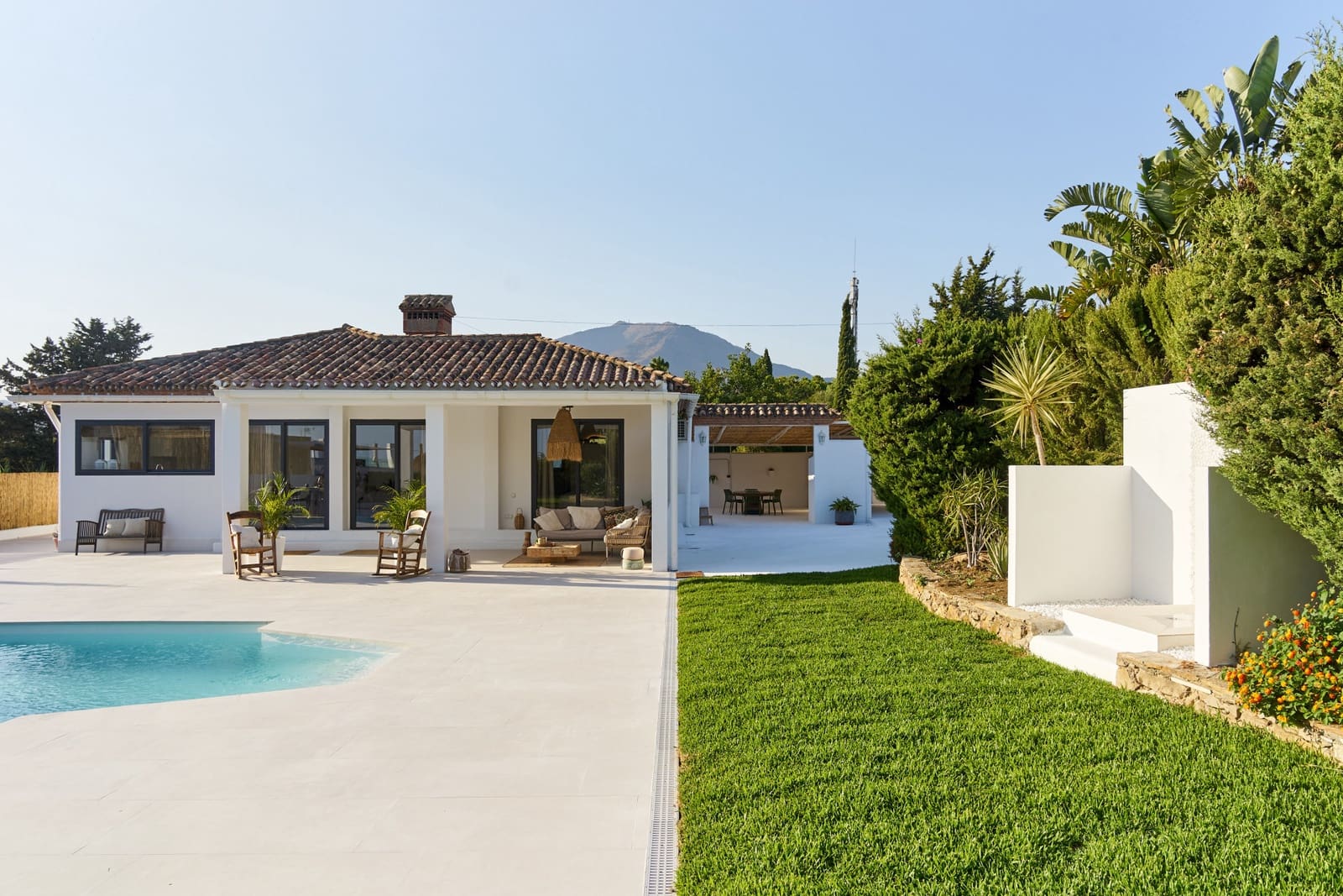 3 bedroom Villa for sale in Estepona with pool garage - € 1,495,000 (Ref: 9410784)