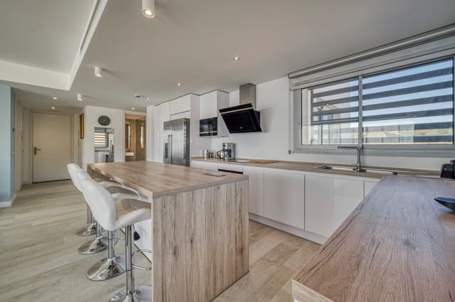 3 makuuhuone Huoneisto myytävänä paikassa Casares Pueblo, Casares mukana uima-altaan 
autotalli - 699 000 € (Ref: 9413842)