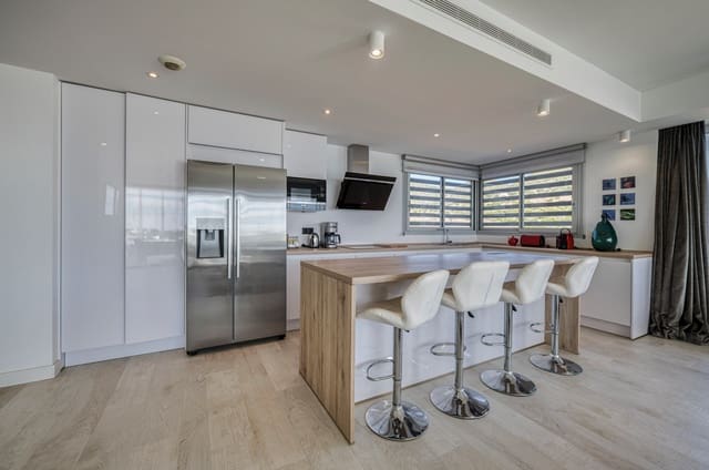 3 makuuhuone Huoneisto myytävänä paikassa Casares Pueblo, Casares mukana uima-altaan 
autotalli - 699 000 € (Ref: 9413842)