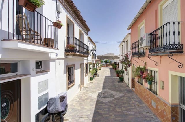 2 bedroom Townhouse for rent in Centro, Estepona - € 1,450 (Ref: 9413843)