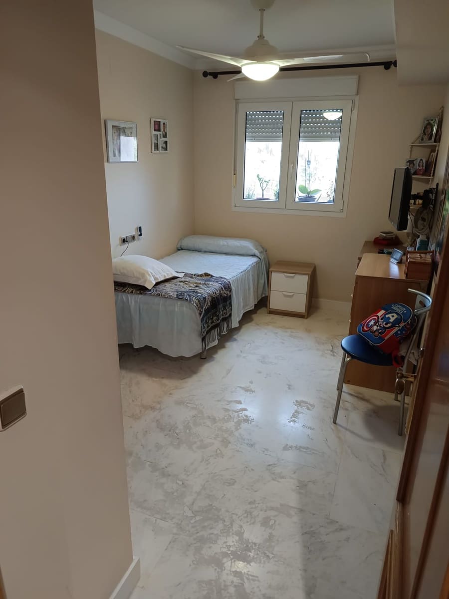 5 chambre Penthouse à vendre à Estepona avec piscine - 460 000 € (Ref: 9415670)