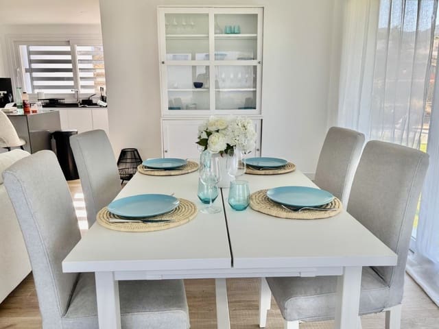 2 slaapkamer Appartement te koop in Casares Pueblo, Casares met zwembad garage - € 525.000 (Ref: 9419365)