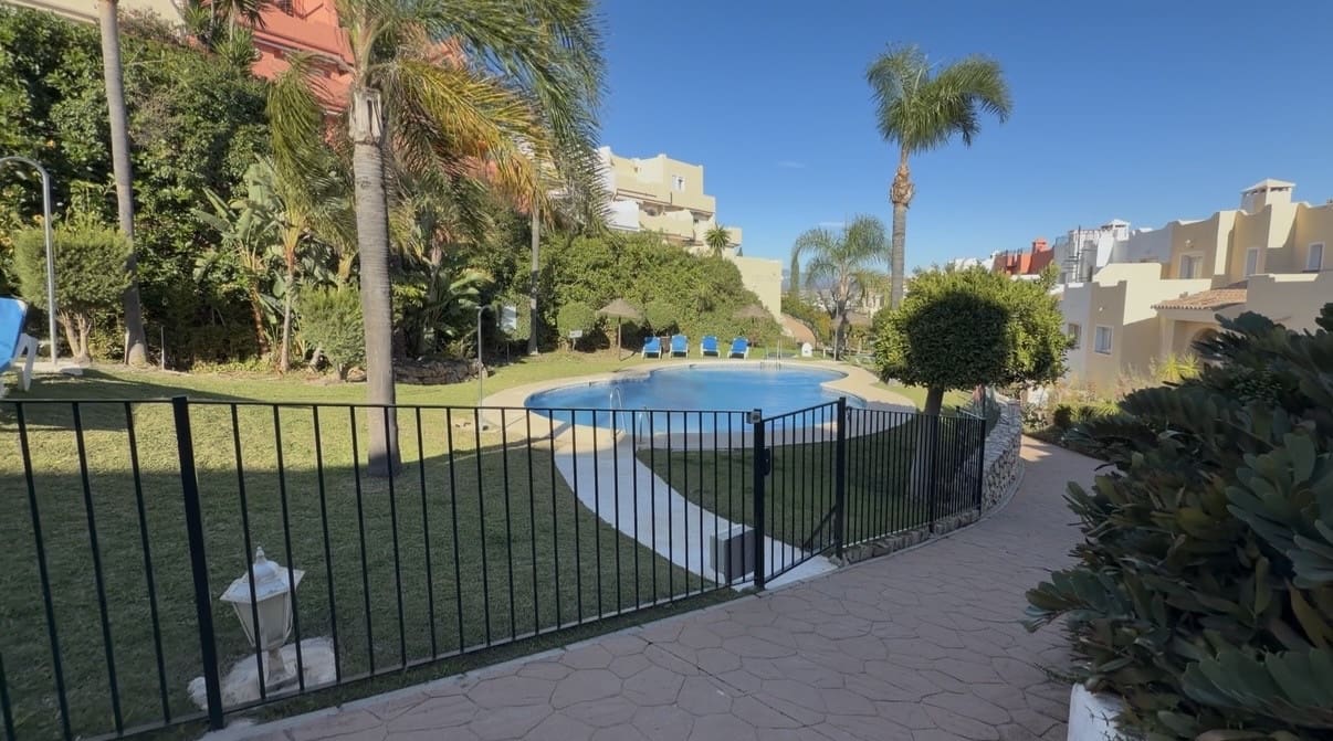 3 sypialnia Apartament na sprzedaż w Casares z basenem garażem - 415 000 € (Ref: 9433180)