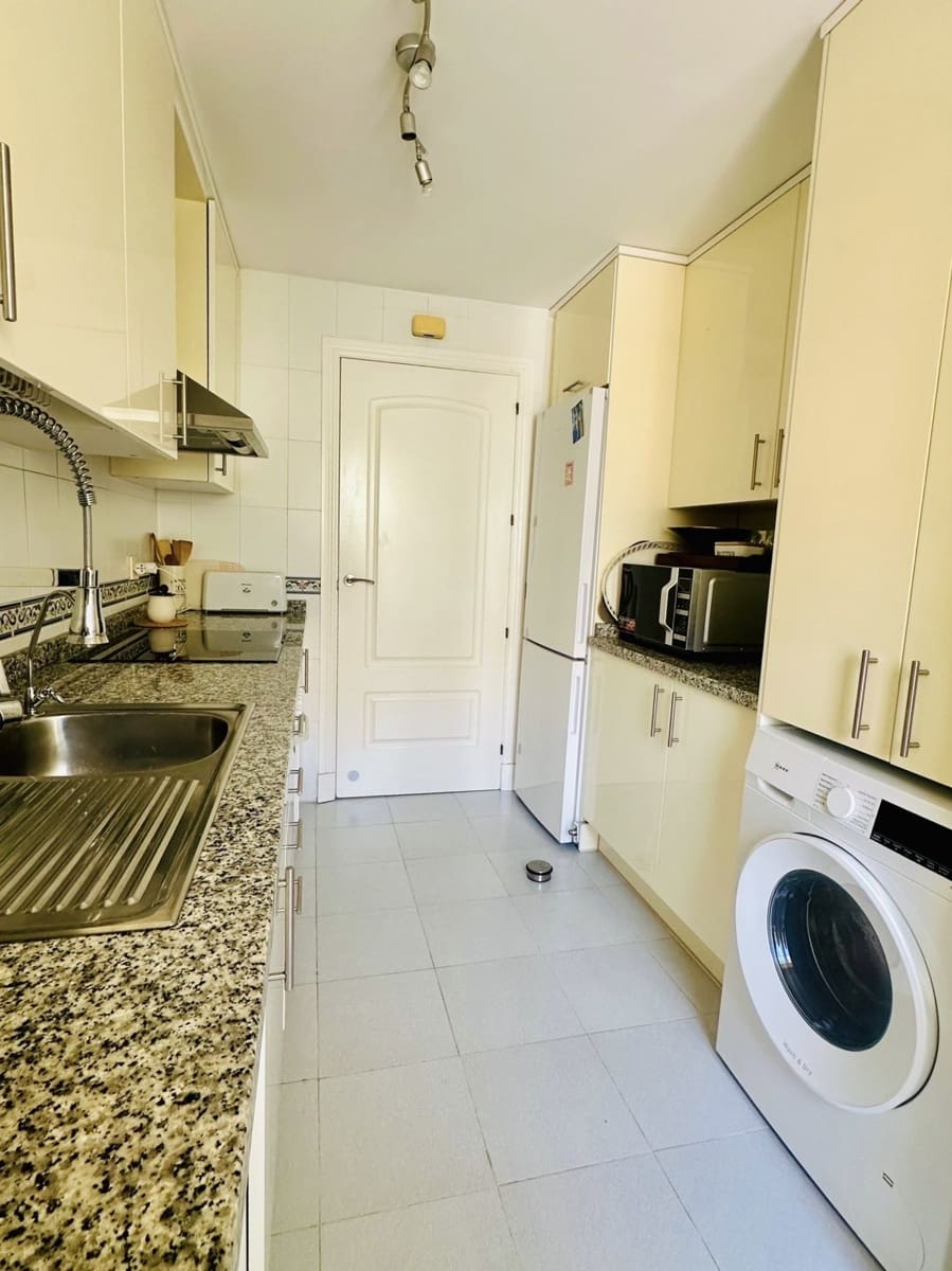 2 soverom Penthouse til salgs i Manilva med svømmebasseng garasje - € 269 000 (Ref: 9439860)