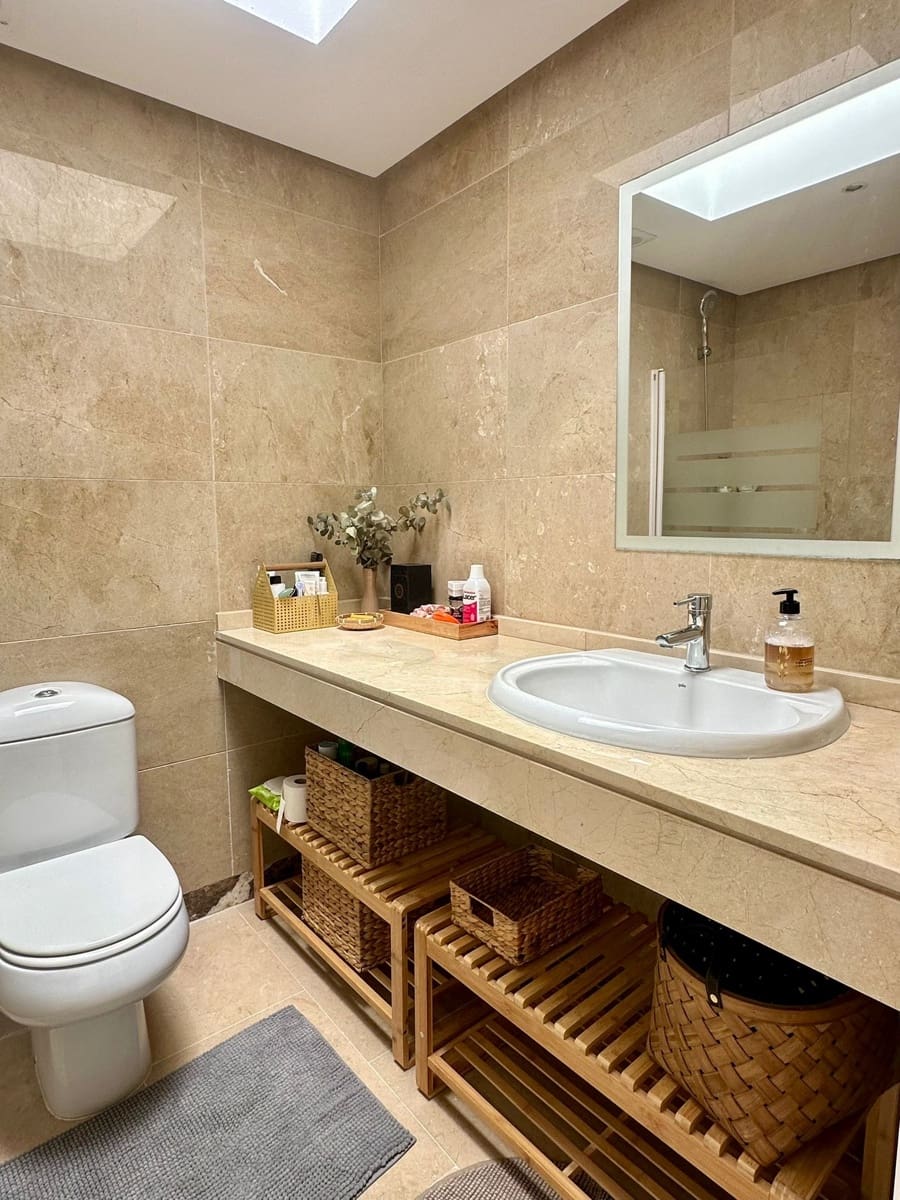 2 soverom Penthouse til salgs i Manilva med svømmebasseng garasje - € 269 000 (Ref: 9439860)