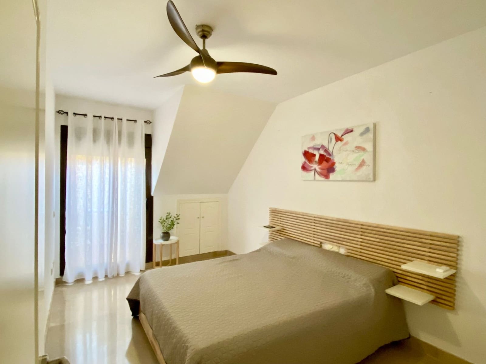 2 soverom Penthouse til salgs i Manilva med svømmebasseng garasje - € 269 000 (Ref: 9439860)